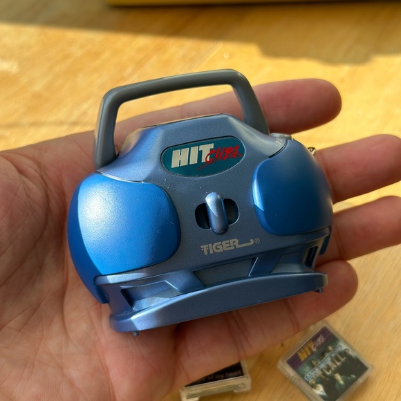 Tiger Electronics Hit Clips Music Player Boombox & 6 Cartridges VINTAGE Working - Picture 12 of 16